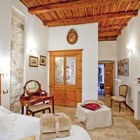B&B Il Marchese Del Grillo Sulmona Ruang foto