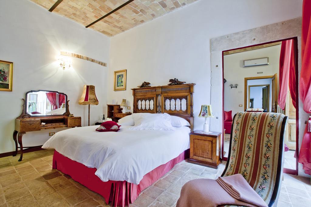 B&B Il Marchese Del Grillo Sulmona Ruang foto