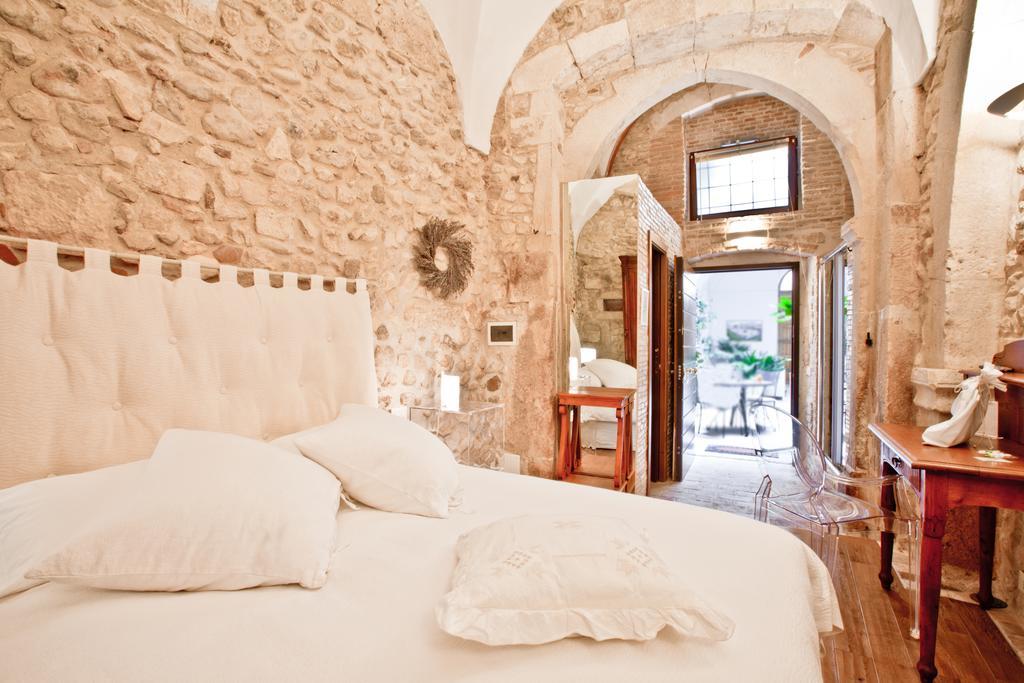 B&B Il Marchese Del Grillo Sulmona Ruang foto