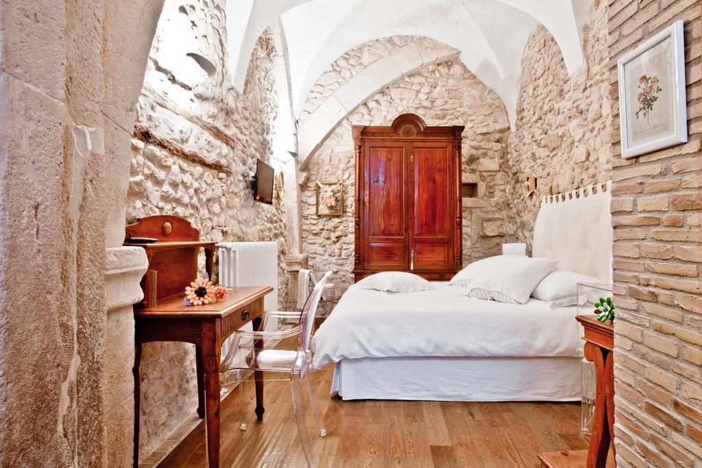 B&B Il Marchese Del Grillo Sulmona Ruang foto