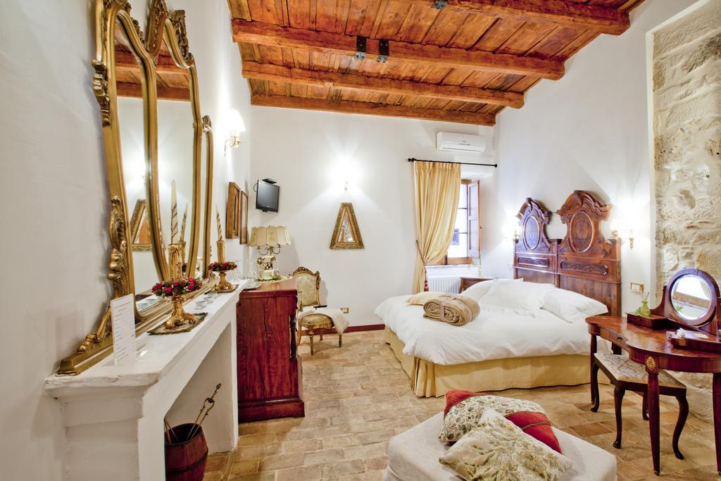 B&B Il Marchese Del Grillo Sulmona Ruang foto